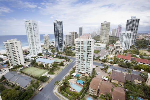Maldives Resort Main Beach, Gold Coast - Accommodation Burleigh 26