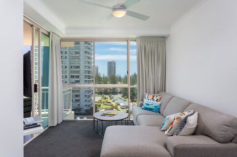 Maldives Resort Main Beach, Gold Coast - Accommodation Burleigh 12