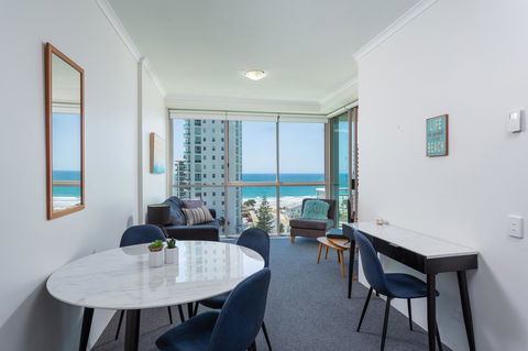 Maldives Resort Main Beach, Gold Coast - Accommodation Burleigh 21