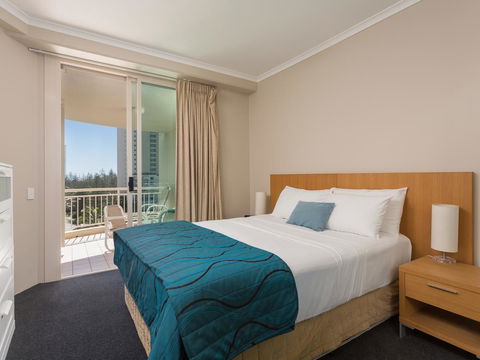 Maldives Resort Main Beach, Gold Coast - Accommodation Burleigh 6