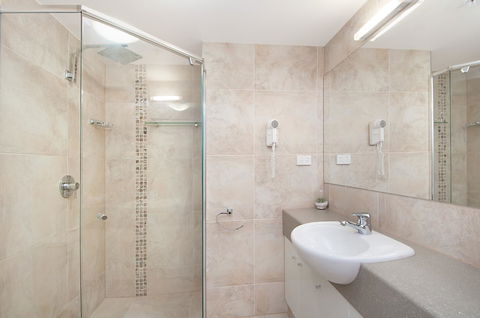 Maldives Resort Main Beach, Gold Coast - Accommodation Burleigh 34