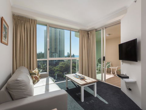 Maldives Resort Main Beach, Gold Coast - Accommodation Burleigh 7