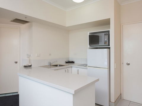 Maldives Resort Main Beach, Gold Coast - Accommodation Burleigh 10