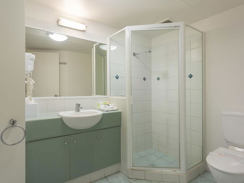 Maldives Resort Main Beach, Gold Coast - Accommodation Burleigh 1