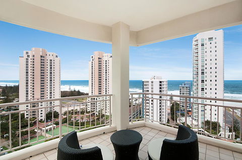 Maldives Resort Main Beach, Gold Coast - Accommodation Burleigh 35