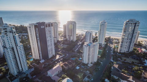 Maldives Resort Main Beach, Gold Coast - Accommodation Burleigh 38