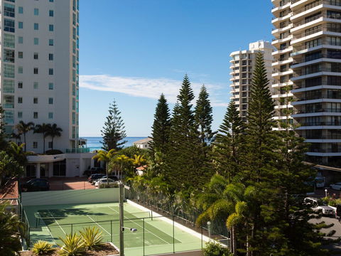 Maldives Resort Main Beach, Gold Coast - Accommodation Burleigh 28