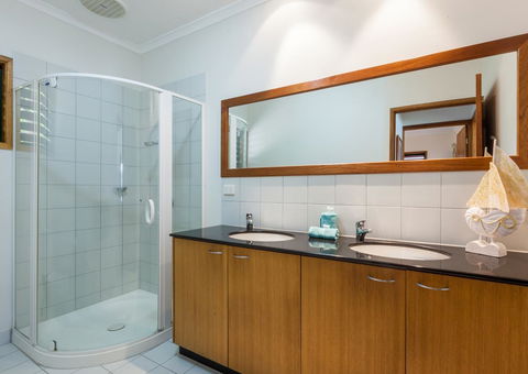 Casuarina Cove 18 - Accommodation Burleigh 16