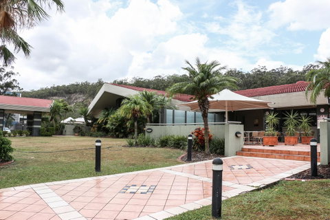 Salisbury Hotel Motel - Accommodation Burleigh 0