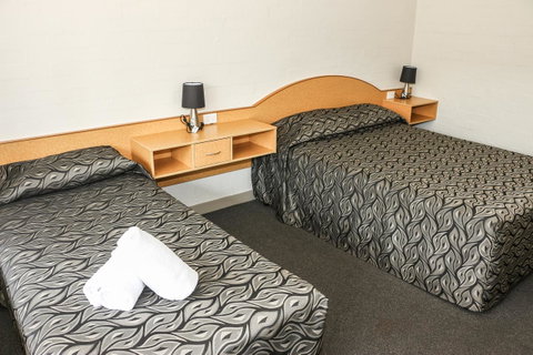 Salisbury Hotel Motel - Accommodation Burleigh 10