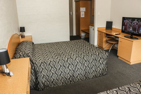 Salisbury Hotel Motel - Accommodation Burleigh 9