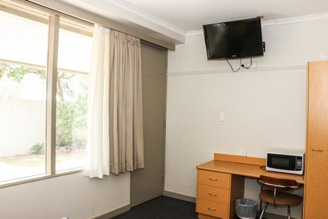 Salisbury Hotel Motel - Accommodation Burleigh 19
