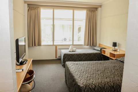 Salisbury Hotel Motel - Accommodation Burleigh 11