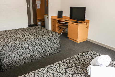 Salisbury Hotel Motel - Accommodation Burleigh 16
