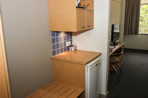 Salisbury Hotel Motel - Accommodation Burleigh 14