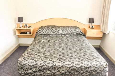 Salisbury Hotel Motel - Accommodation Burleigh 24