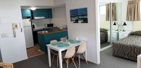 Surfers Beach Resort 2 - Accommodation Burleigh 13