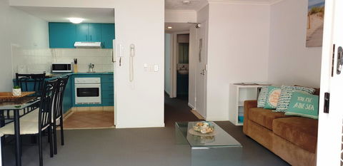 Surfers Beach Resort 2 - Accommodation Burleigh 11