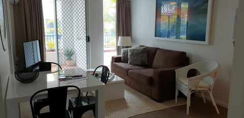 Surfers Beach Resort 2 - Accommodation Burleigh 1