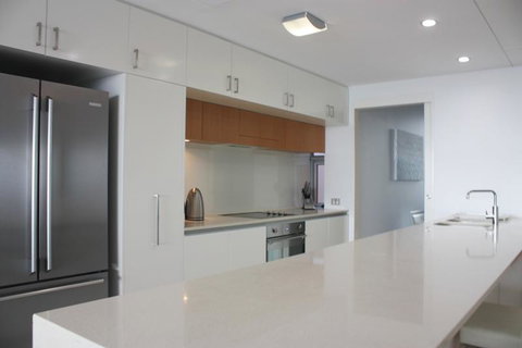 Private Seaview Apartment At Peninsula - Airlie Beach - Accommodation Burleigh 2