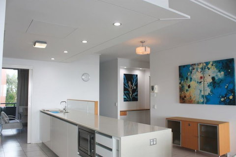 Private Seaview Apartment At Peninsula - Airlie Beach - Accommodation Burleigh 5