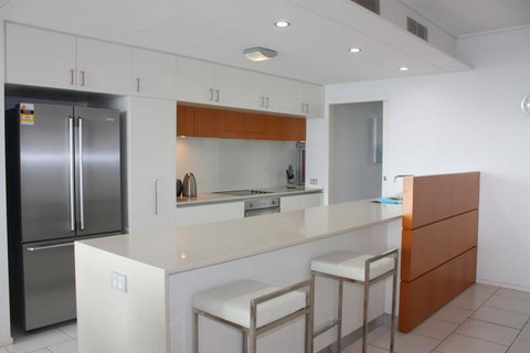 Private Seaview Apartment At Peninsula - Airlie Beach - Accommodation Burleigh 8