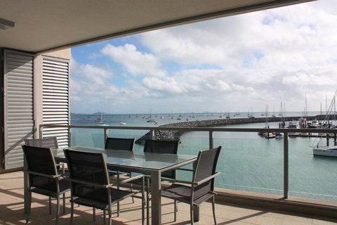 Private Seaview Apartment At Peninsula - Airlie Beach - Accommodation Burleigh 3