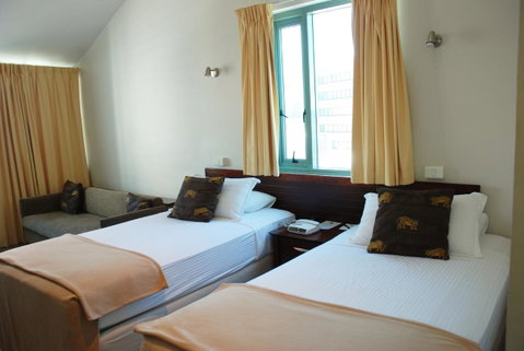 Astor Metropole Hotel - Accommodation Burleigh 13