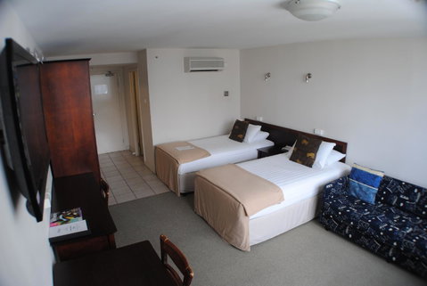 Astor Metropole Hotel - Accommodation Burleigh 8