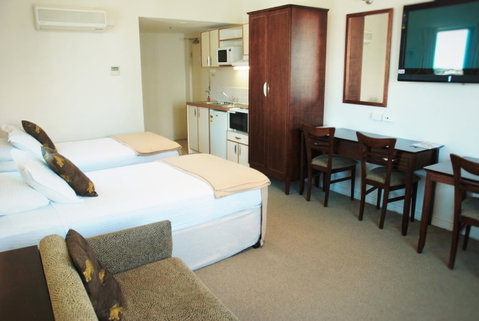 Astor Metropole Hotel - Accommodation Burleigh 16