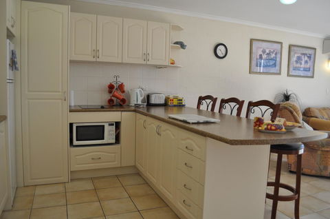 Burleigh Palms Holiday Apartments - Accommodation Burleigh 18