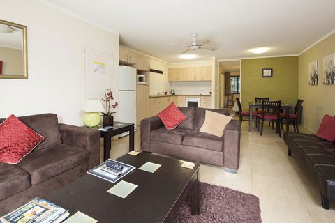 Burleigh Palms Holiday Apartments - Accommodation Burleigh 36