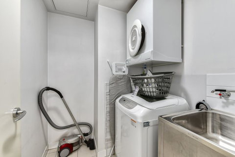 Flynn Brisbane - Accommodation Burleigh 23