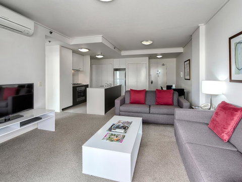 Flynn Brisbane - Accommodation Burleigh 33