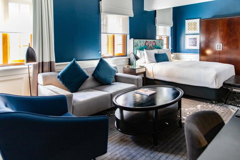 The Inchcolm - Accommodation Burleigh 24