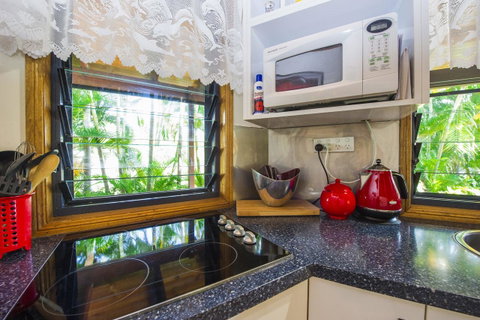 Magnetic Cottage - Accommodation Burleigh 5