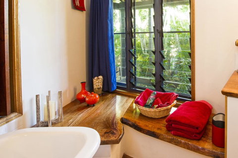 Magnetic Cottage - Accommodation Burleigh 0