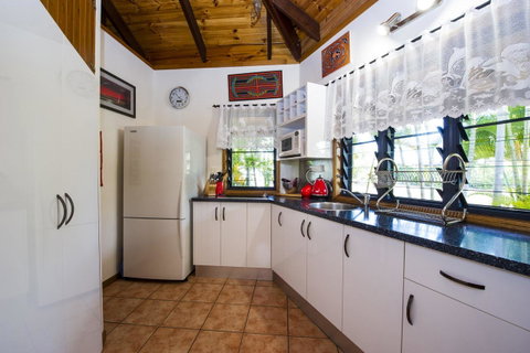 Magnetic Cottage - Accommodation Burleigh 8