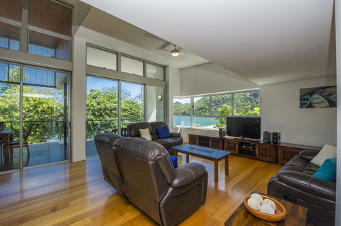 Maggies Beachfront Apartment 12 - Accommodation Burleigh 10