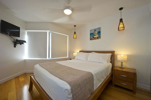 Maggies Beachfront Apartment 12 - Accommodation Burleigh 7
