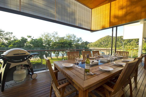 Maggies Beachfront Apartment 12 - Accommodation Burleigh 9