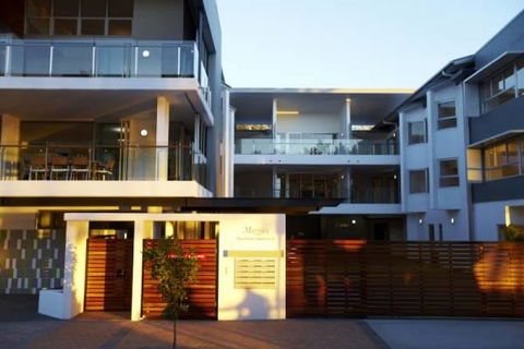 Maggies Beachfront Apartment 12 - Accommodation Burleigh 1
