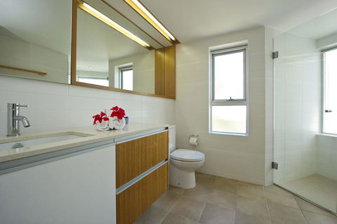 Maggies Beachfront Apartment 12 - Accommodation Burleigh 6