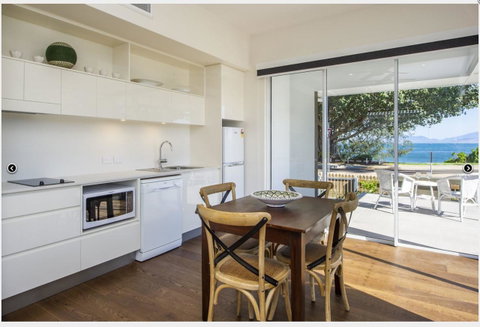 Reflections Emerald Villa 1 - Accommodation Burleigh 8