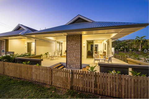 Reflections Emerald Villa 1 - Accommodation Burleigh 9
