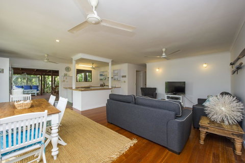 Koorakai - Accommodation Burleigh 1