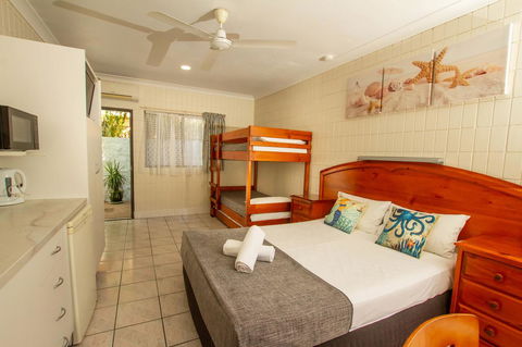 Tropical Palms Resort & 4WD Hire - Accommodation Burleigh 3