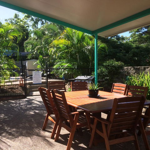 Tropical Palms Resort & 4WD Hire - Accommodation Burleigh 21