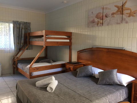 Tropical Palms Resort & 4WD Hire - Accommodation Burleigh 26