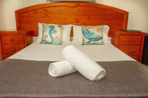 Tropical Palms Resort & 4WD Hire - Accommodation Burleigh 4